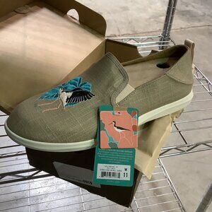 OluKai Women's Hale'iwa Pa'I Vegan Slip On